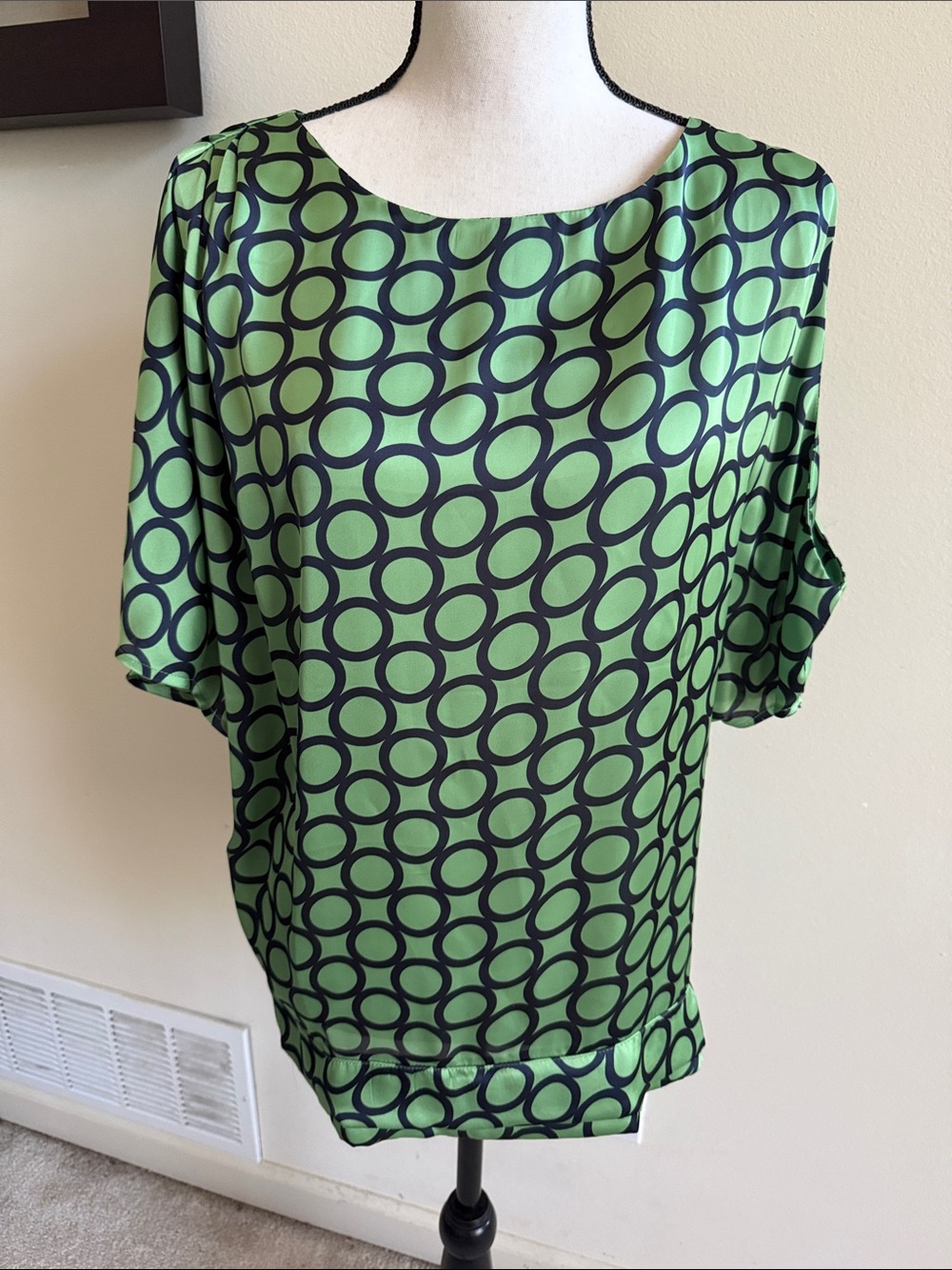 Aryeh Green and Black Circular Print Short Sleeve Blouse